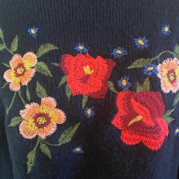 Cliche navy crew neck sweater with bright floral embroidery sz M - Picture 4 of 7